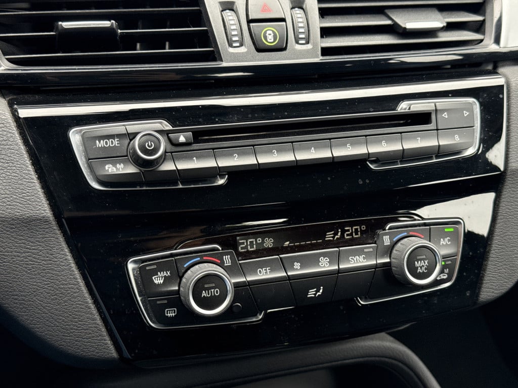 BMW X1 sdrive20i centennial executive | nl-auto | 1e eig | dealer oh | navi