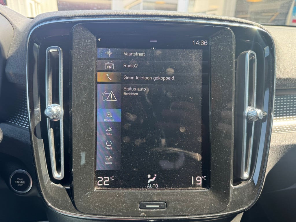 Volvo XC40 1.5 t4 recharge r-design black edition