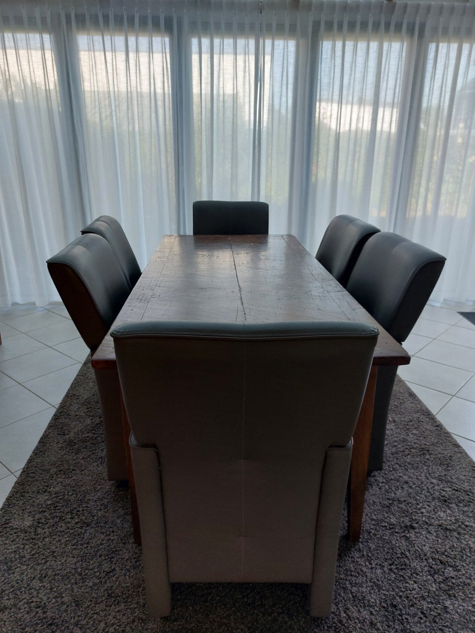 6 eetkamerstoelen met wieltjes
