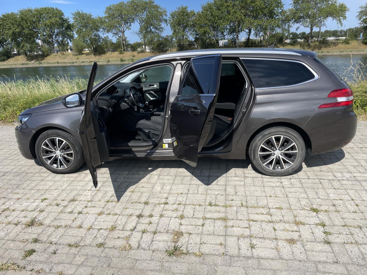 Peugeot 308 1.2 sw e-thp blue lease executive