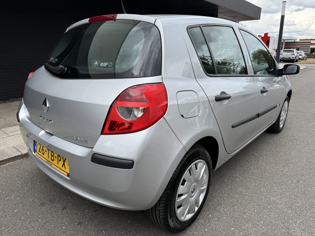 Renault Clio 1.4-16v authentique // airco // 1e eigenaar //