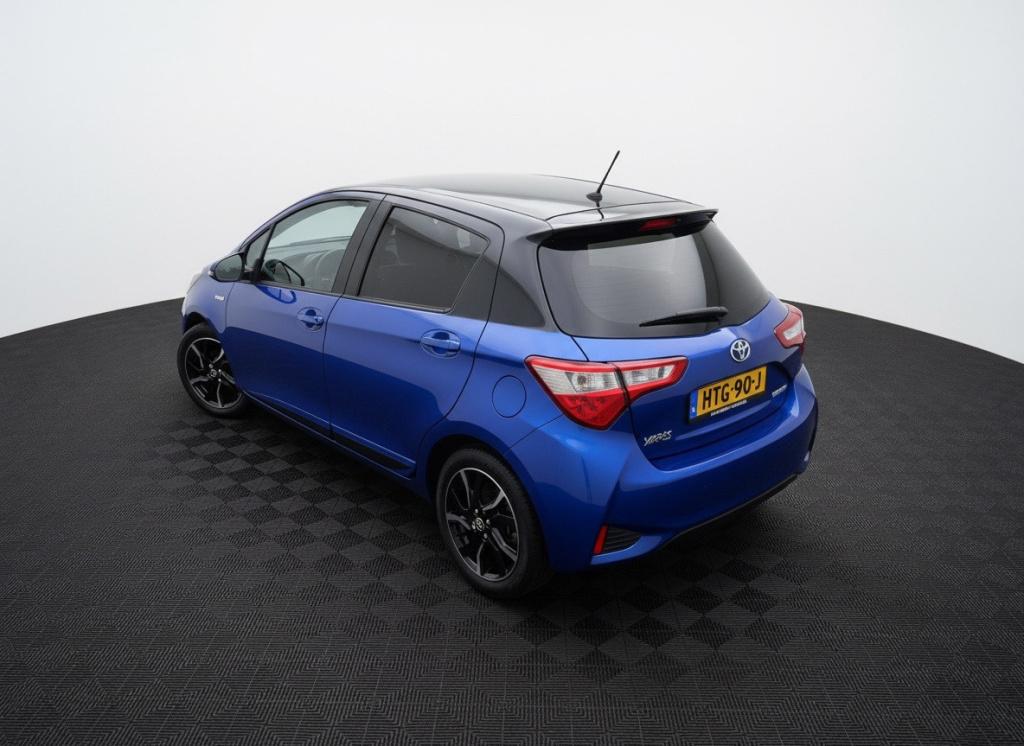 Toyota Yaris 1.5 hybrid bi-tone