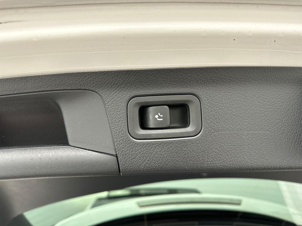 Mercedes-Benz A-Klasse 180 amg pano sfeer keyless camera btw