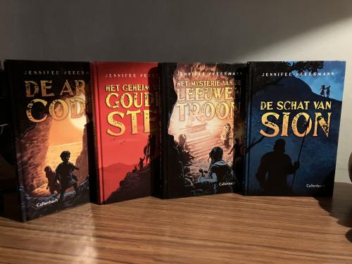 Arkcode serie van Jennifer Peersman, bestaande uit 4 delen