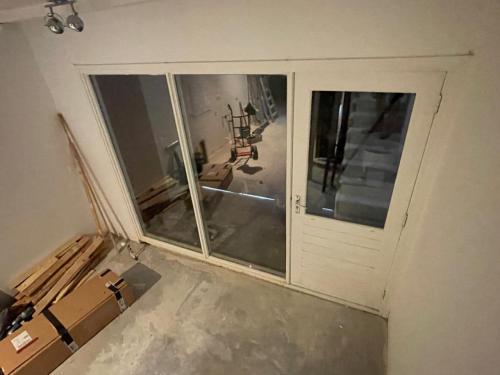 Hardhouten pui met deur (3mx2,12m)-dubbel glas