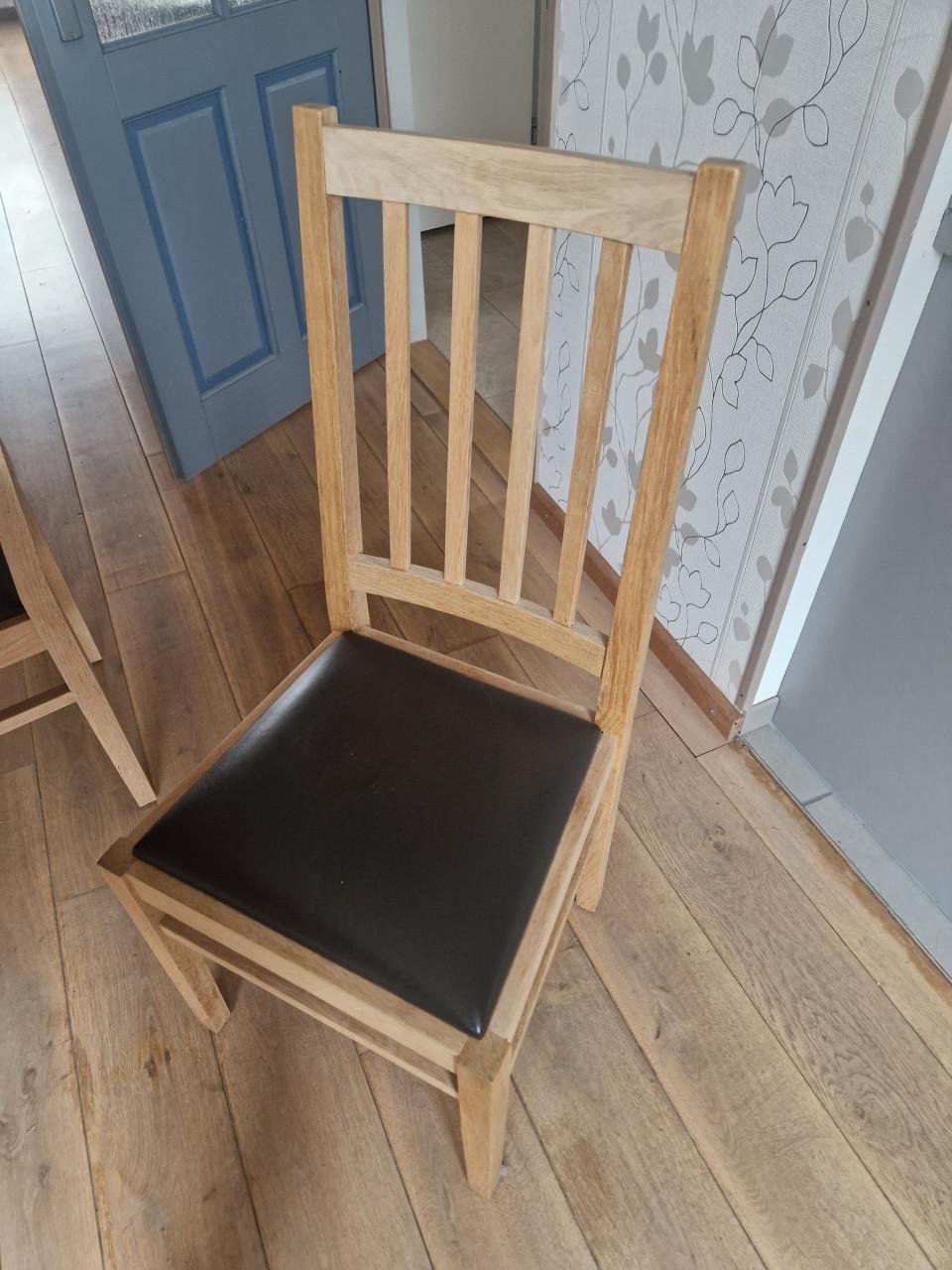 Eiken meubels massief eiken gemaakt door een meubelmaker