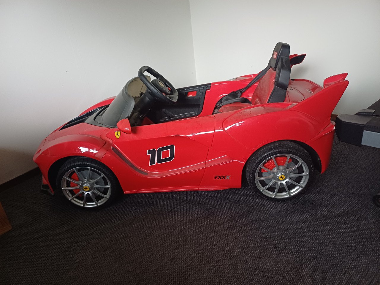 Ferrari op accu op afstand bestuurbaar