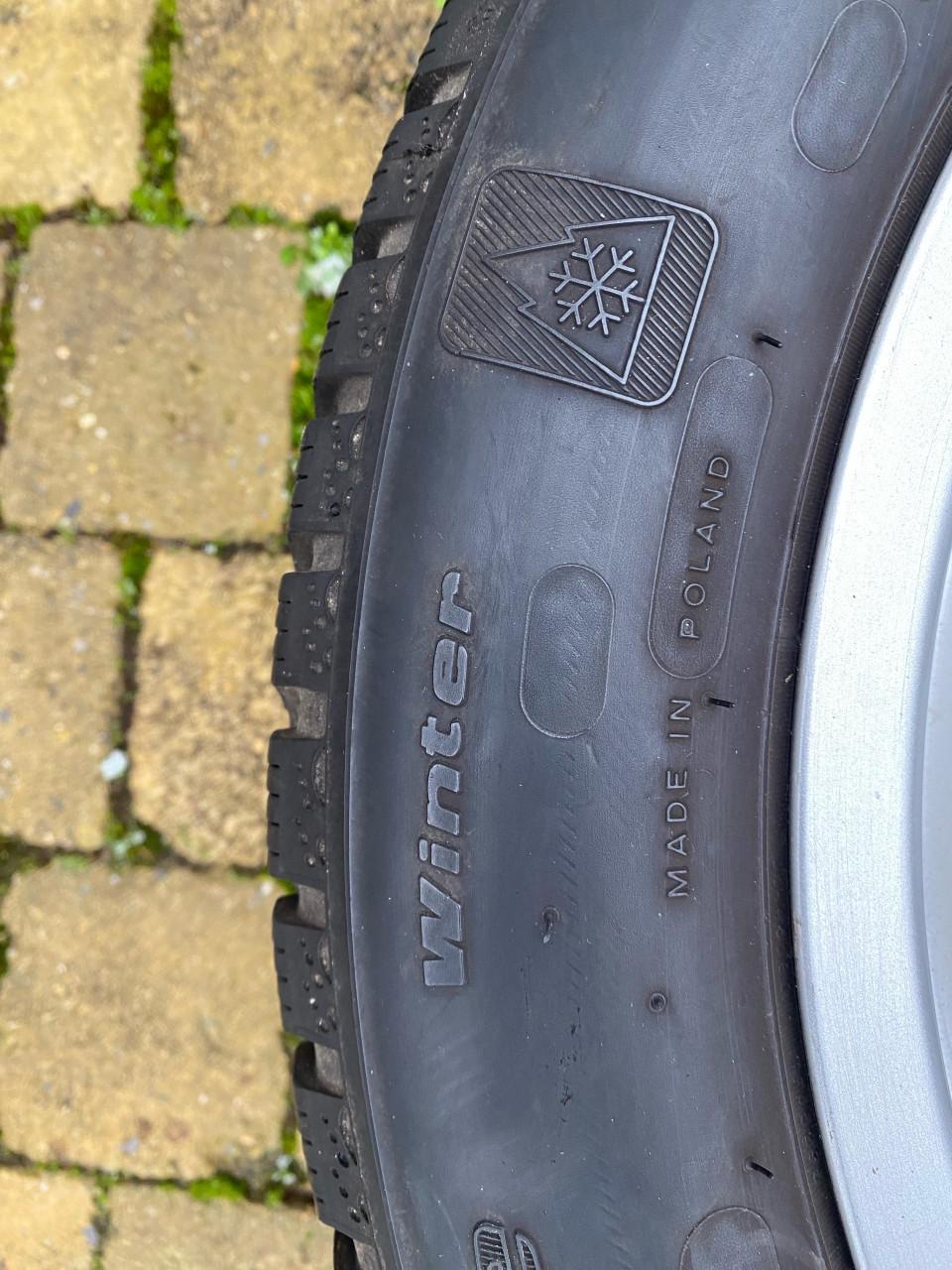 Winterbanden met velg.