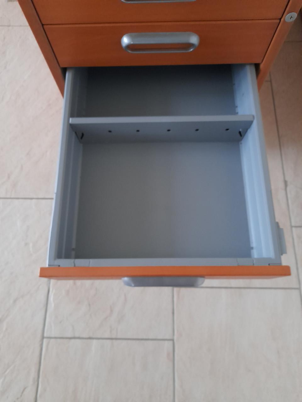 Ladenkast voor onder bureau (in goede nette staat )