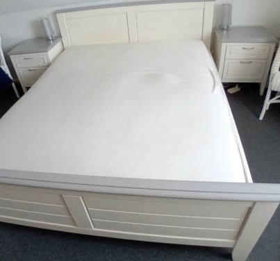 2 persoonsbed ombouw met nachtkastjes en losse kast