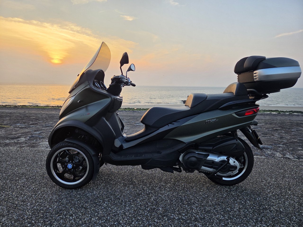 Piaggio MP3 500LT Ie Sport met topkoffer in kleur!
