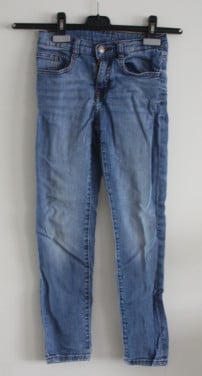 Licht blauwe jeans maat 134