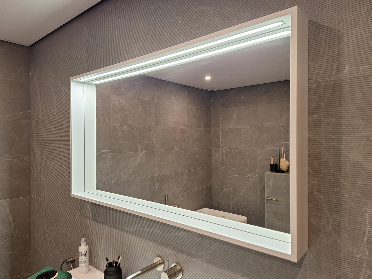 Spiegel met verlichting