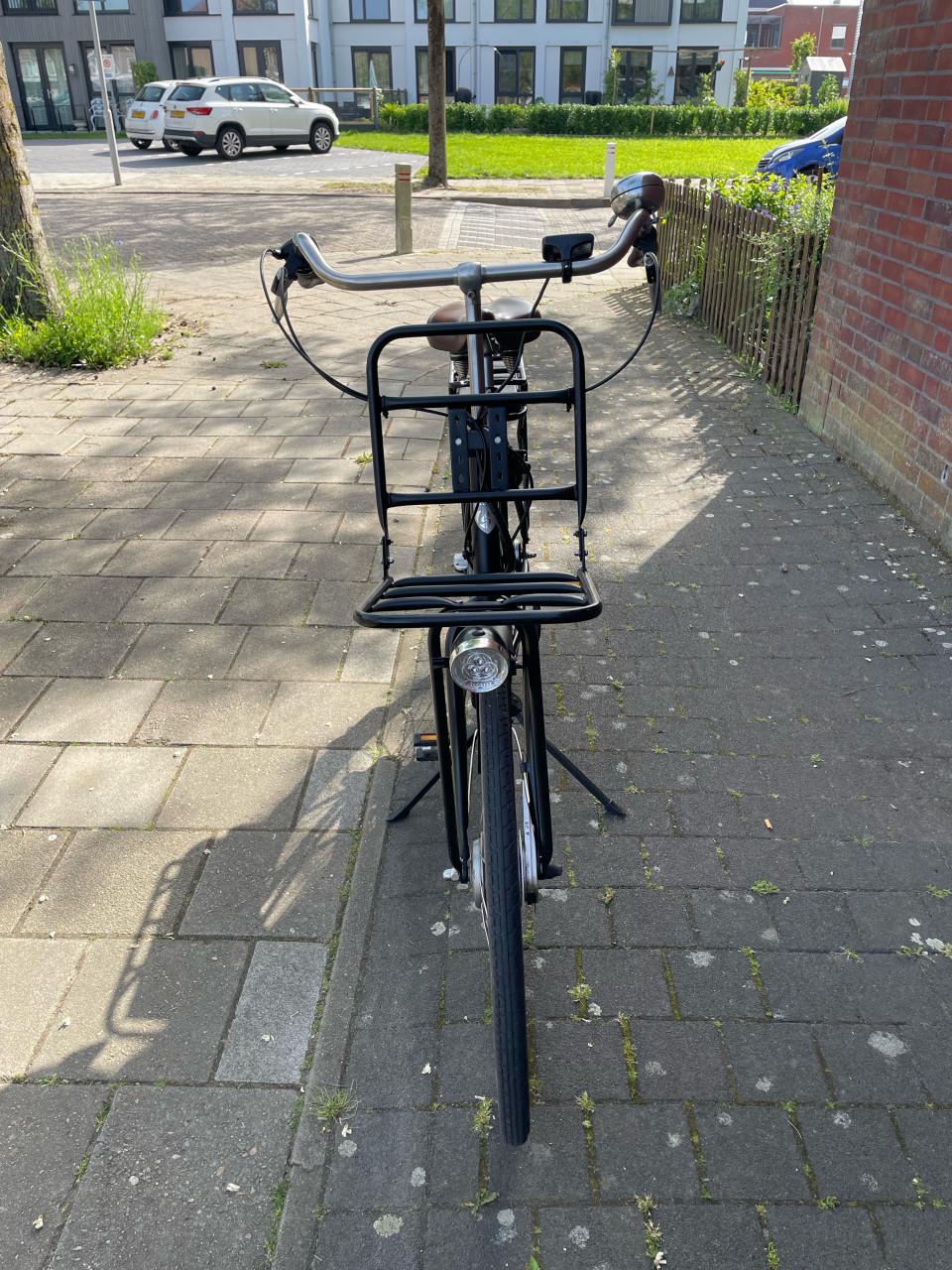 Elektrische herenfiets.