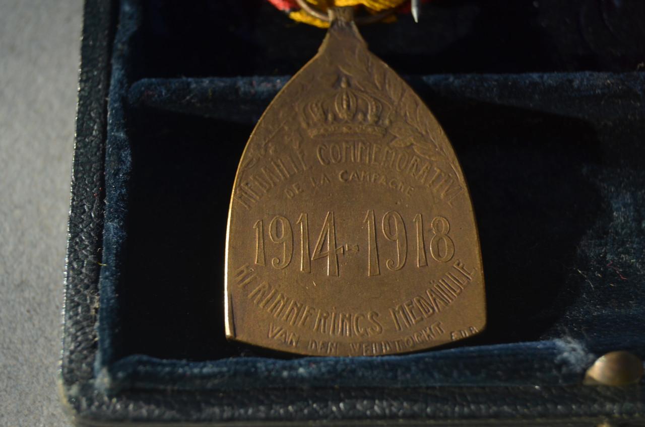 Herinneringsmedaille 1914 - 1918 + Bel. Burg. Ereteken