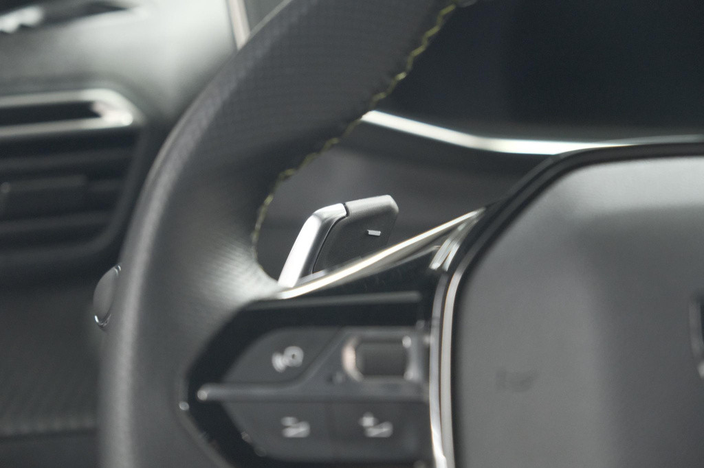 Peugeot 2008 puretech 130 eat8 gt | 360 camera | dodehoekdetectie | navigat