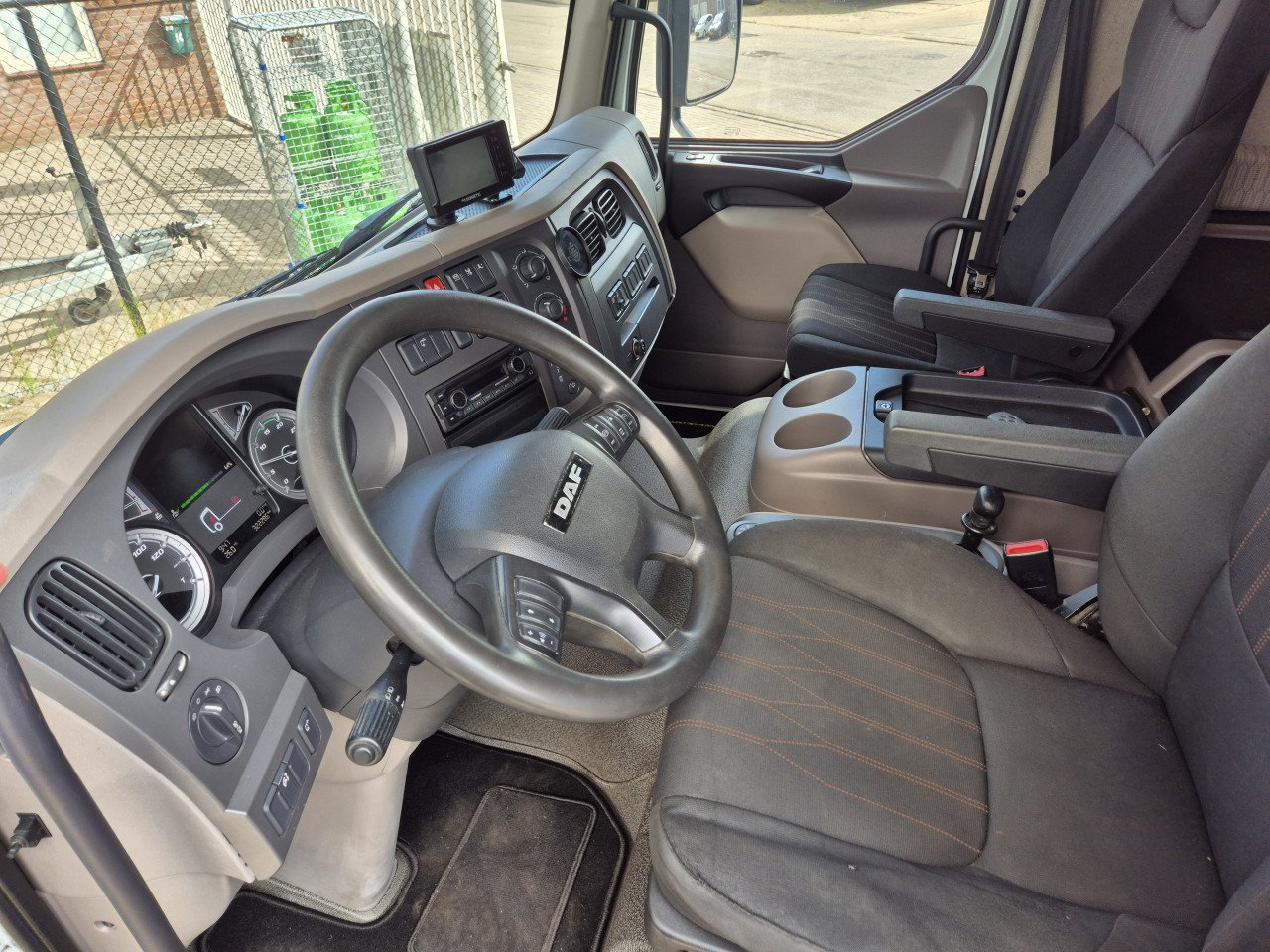 Daf LF210 fa Koelwagen Carrier
