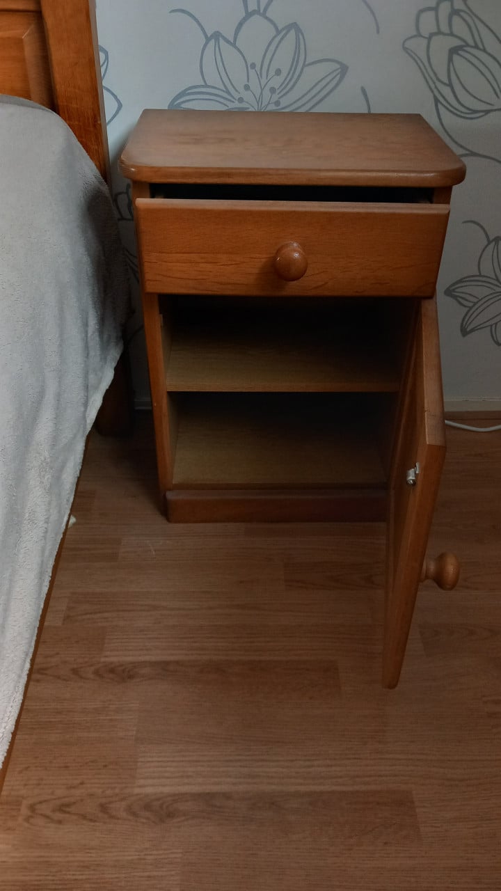 2 honing patiné eiken nachtkastjes