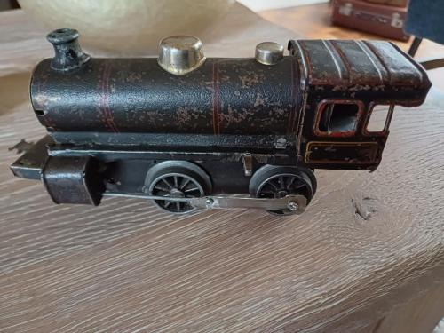 OUD METALEN LOCOMOTIEFJE
