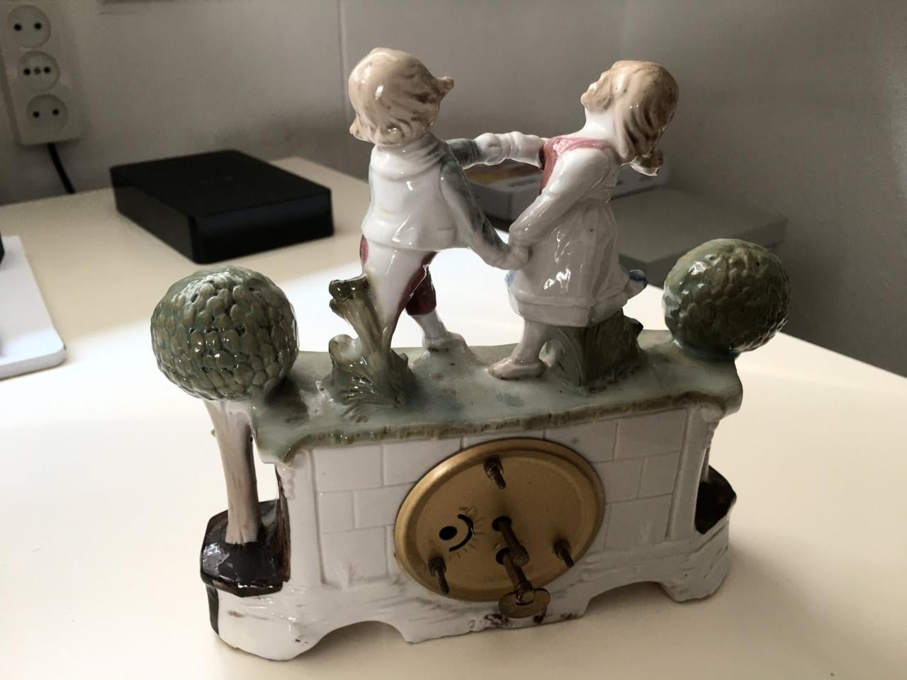 Porceleinen figuratieve pendule van Mercedes 1950
