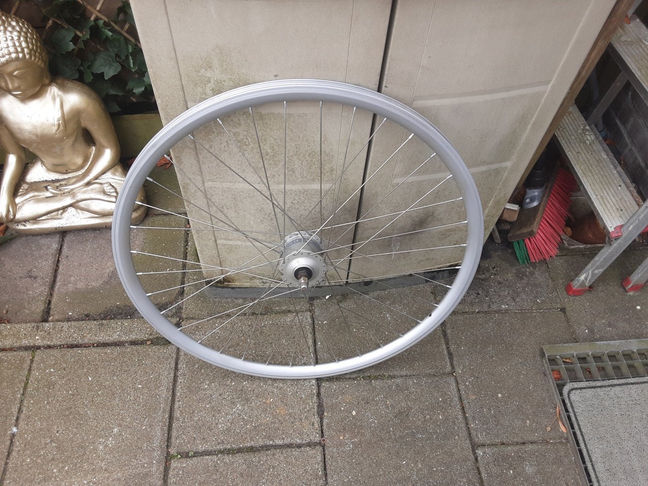 28 inch shimano voorwiel, naafdynamo