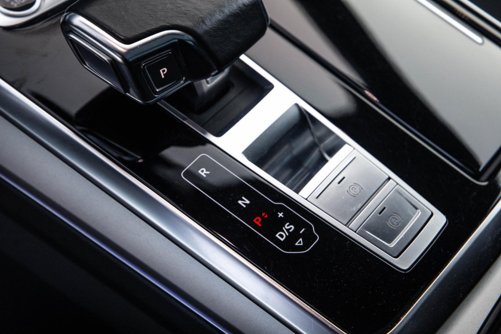 Audi Q7 sq7 s-line grijs kenteken 3x s-line / 360 camera / adaptive cruise 