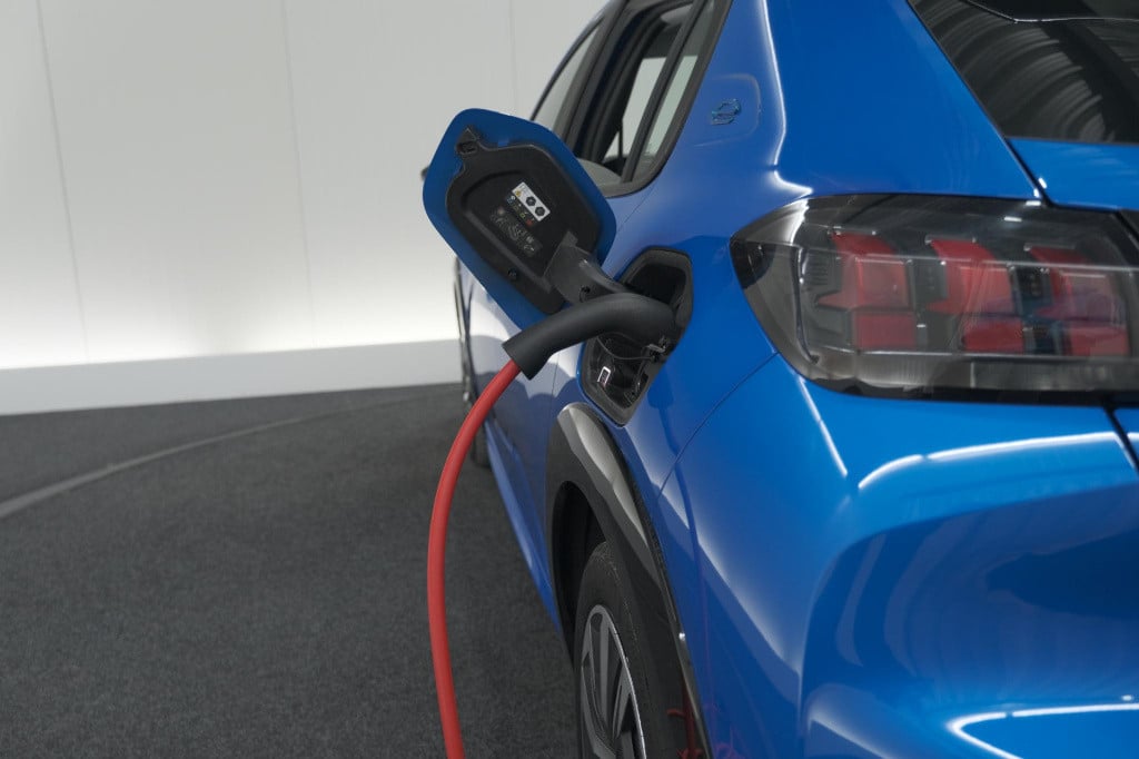 Peugeot 208 ev active 50 kwh | navigatie | apple carplay | climate control