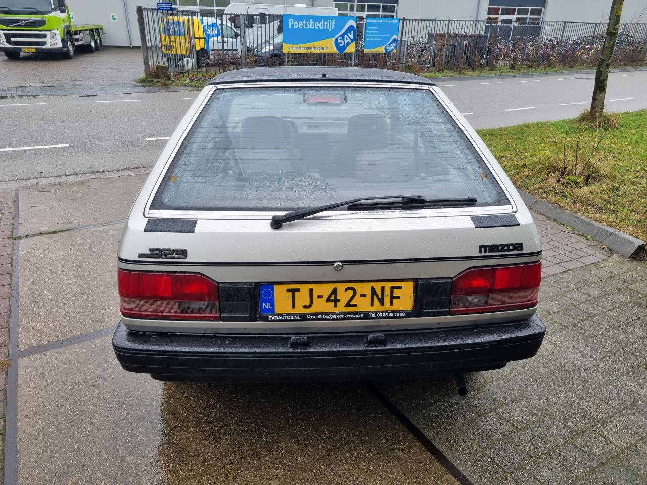 Mazda 323 1.5 GLX Automaat | Voor de liefhebber!