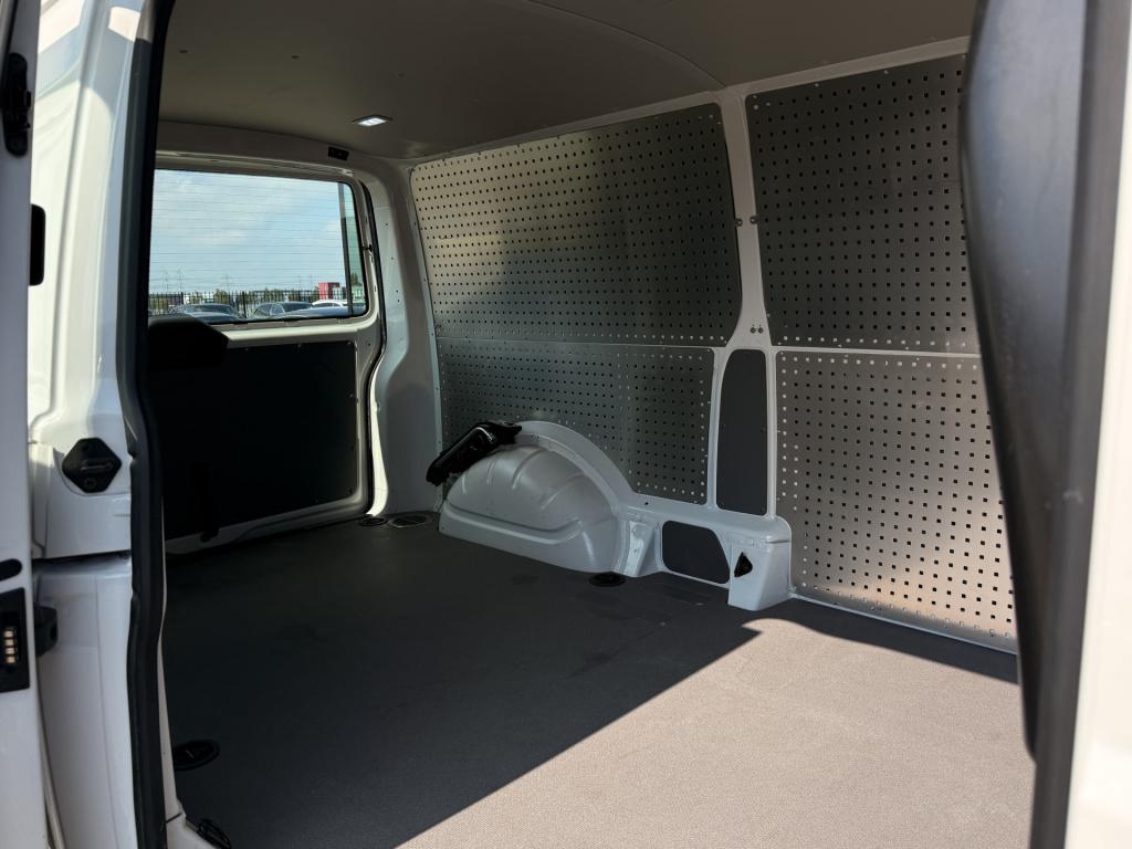 Volkswagen Transporter 2.0 tdi l2h1 28 comfortline t6 | 150pk | 6bak | navi