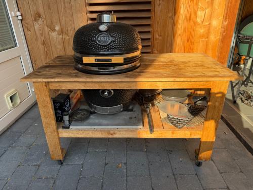 Yakiniku kamado Large met eikenhouten tafel