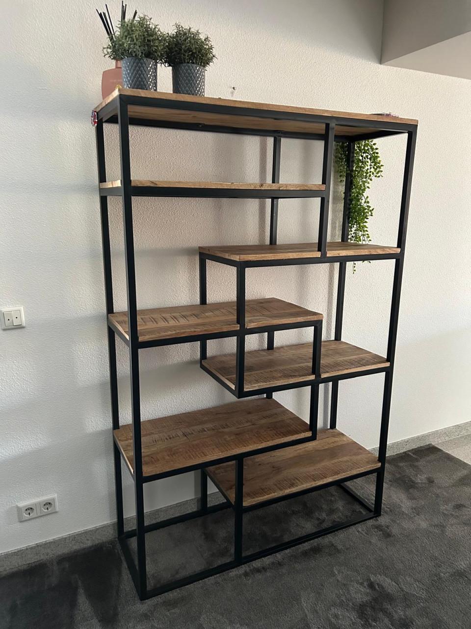Industriële Boekenkast