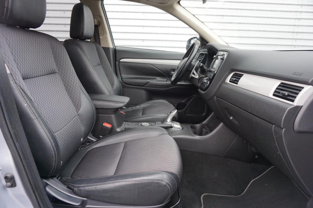 Mitsubishi Outlander 2.0 phev business edition x-line automaat - climate / 