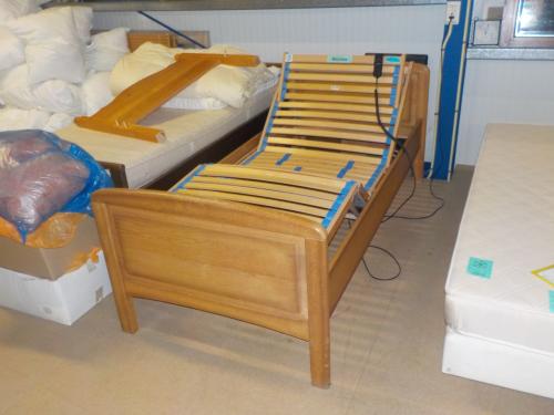Mooie kwaliteit ledikant 90 x 200 cm met elektrische lattenbodem in goede
