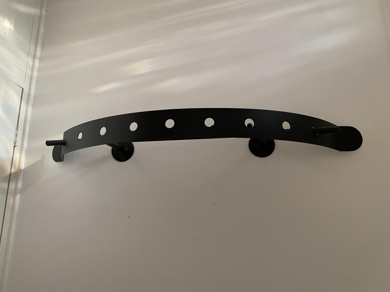 Zwarte kapstok 1.08 breed 30 cm diep