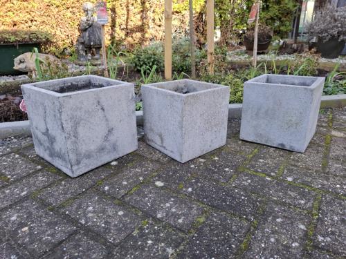Set van 3 betonnen bloempotten