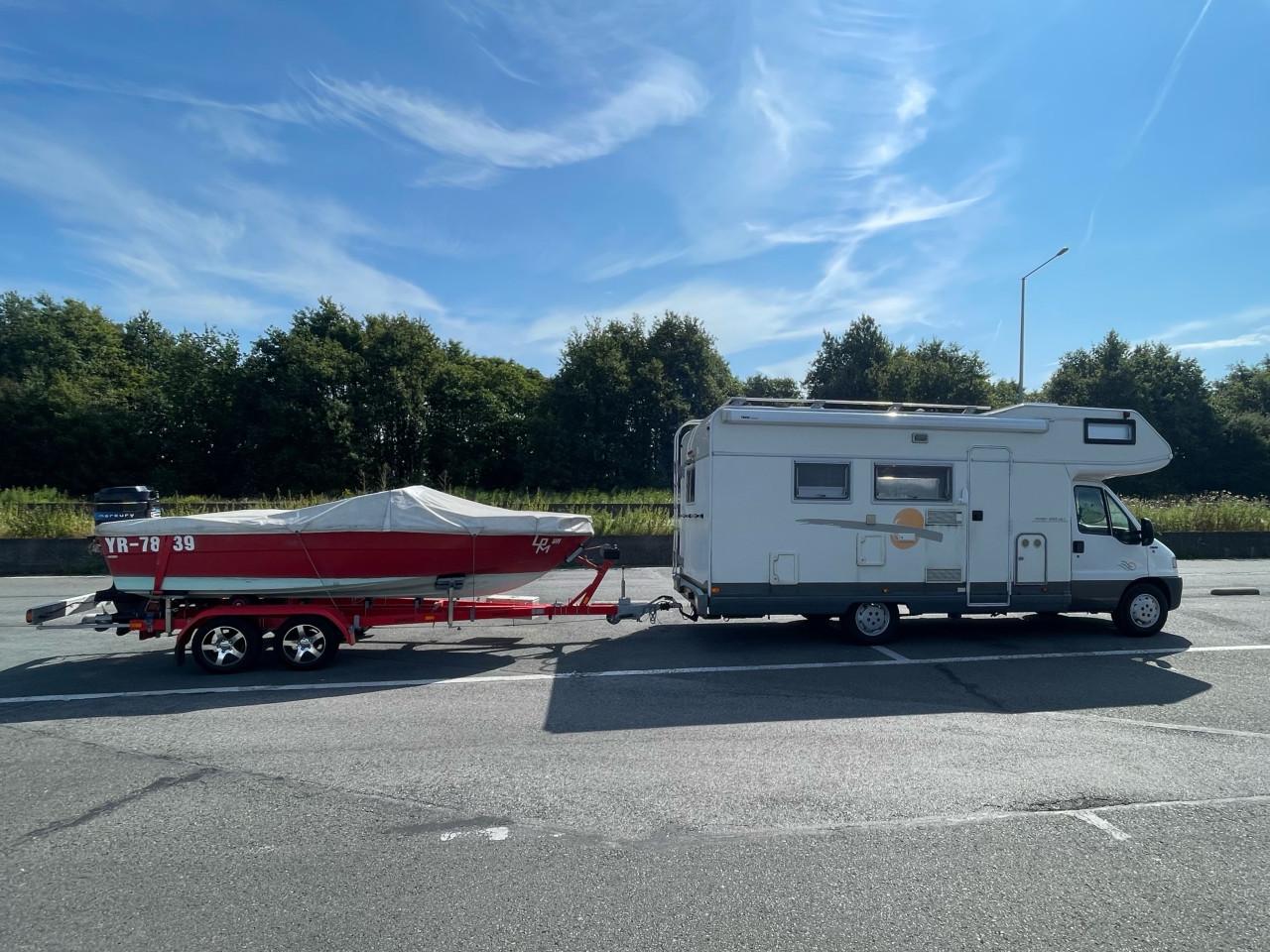 Moderne zuinige camper dubbele airco lage km stand