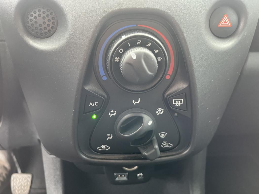 Toyota Aygo 1.0 vvt-i x-now 5 drs 54 dkm airco nl auto