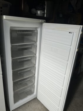 A+ Etna EVV1432 vrijstaande vrieskast 145x55 cm. 170 liter