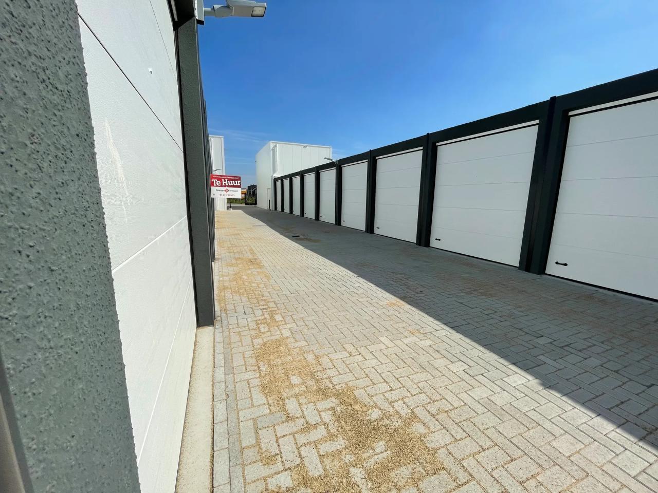 Te huur: XXL unit Goes - opslag-/werkruimte per 1 juni a.s.