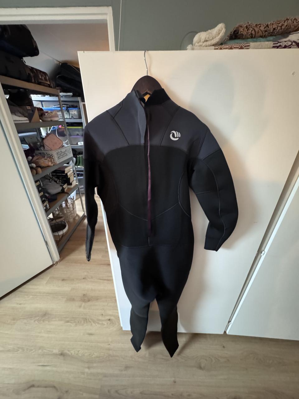 Olaian wetsuit 2XL nooit gebruikt