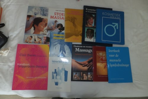 10 verschillende massage boeken, zo goed als nieuw.