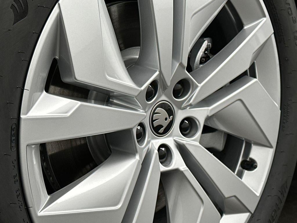 Skoda Elroq business edition elektromotor 140 kw / 190 pk suv