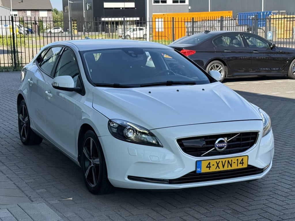 Volvo V40 1.6 t2 r-design | navi | cruise | stoelverwarming | parkeersensor