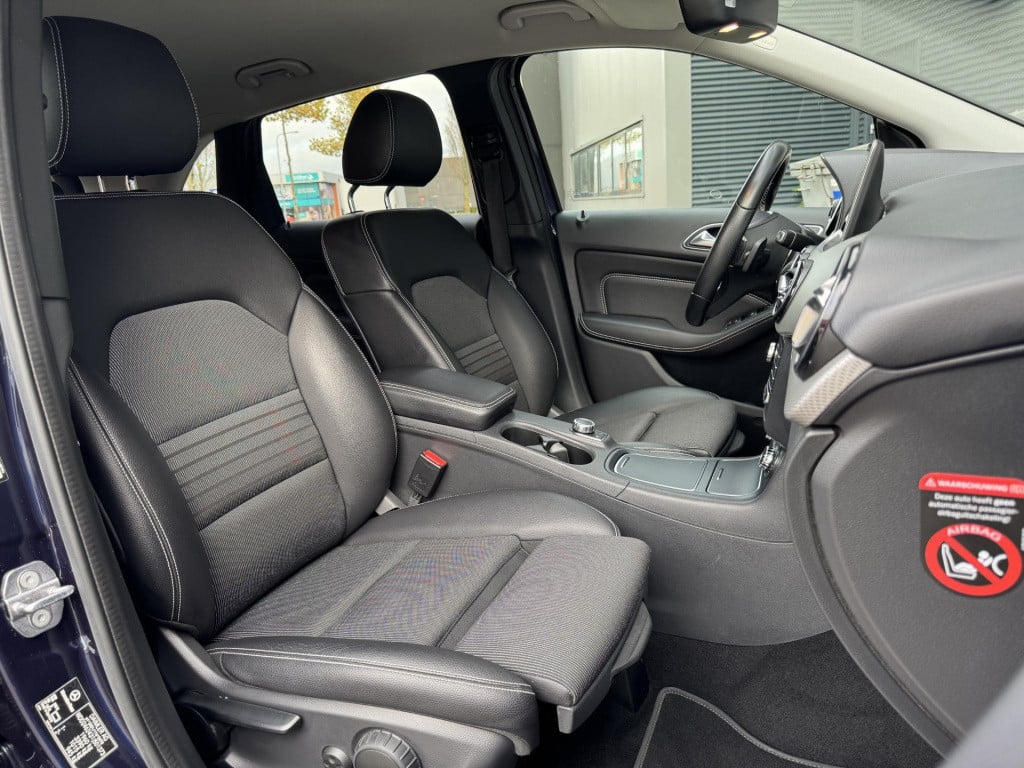 Mercedes-Benz B-Klasse 200 ambition automaat, nl-auto trekhaak uitklapbaar!