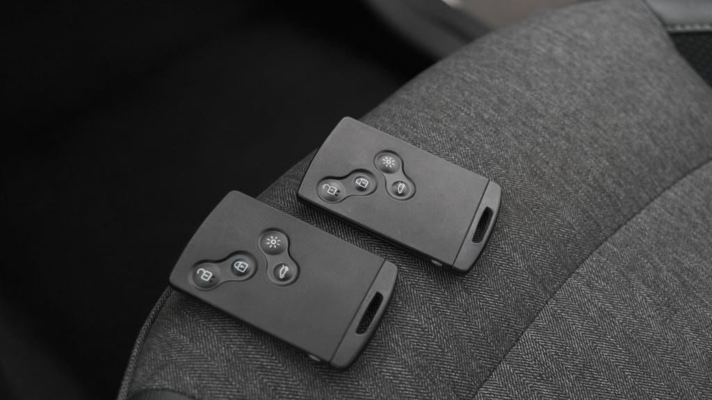 Renault Captur 1.3 tce intens | trekhaak afneembaar | navigatie | parkeerse