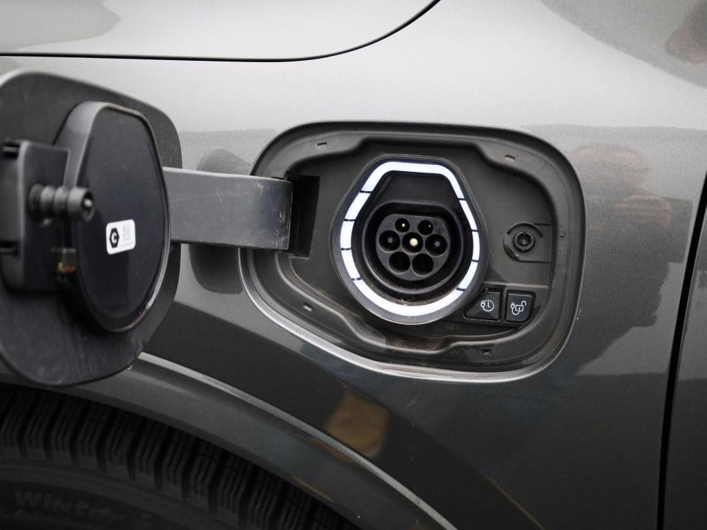 Ford Kuga 2.5 phev st-line x | panoramadak | trekhaak | winter pack | apple