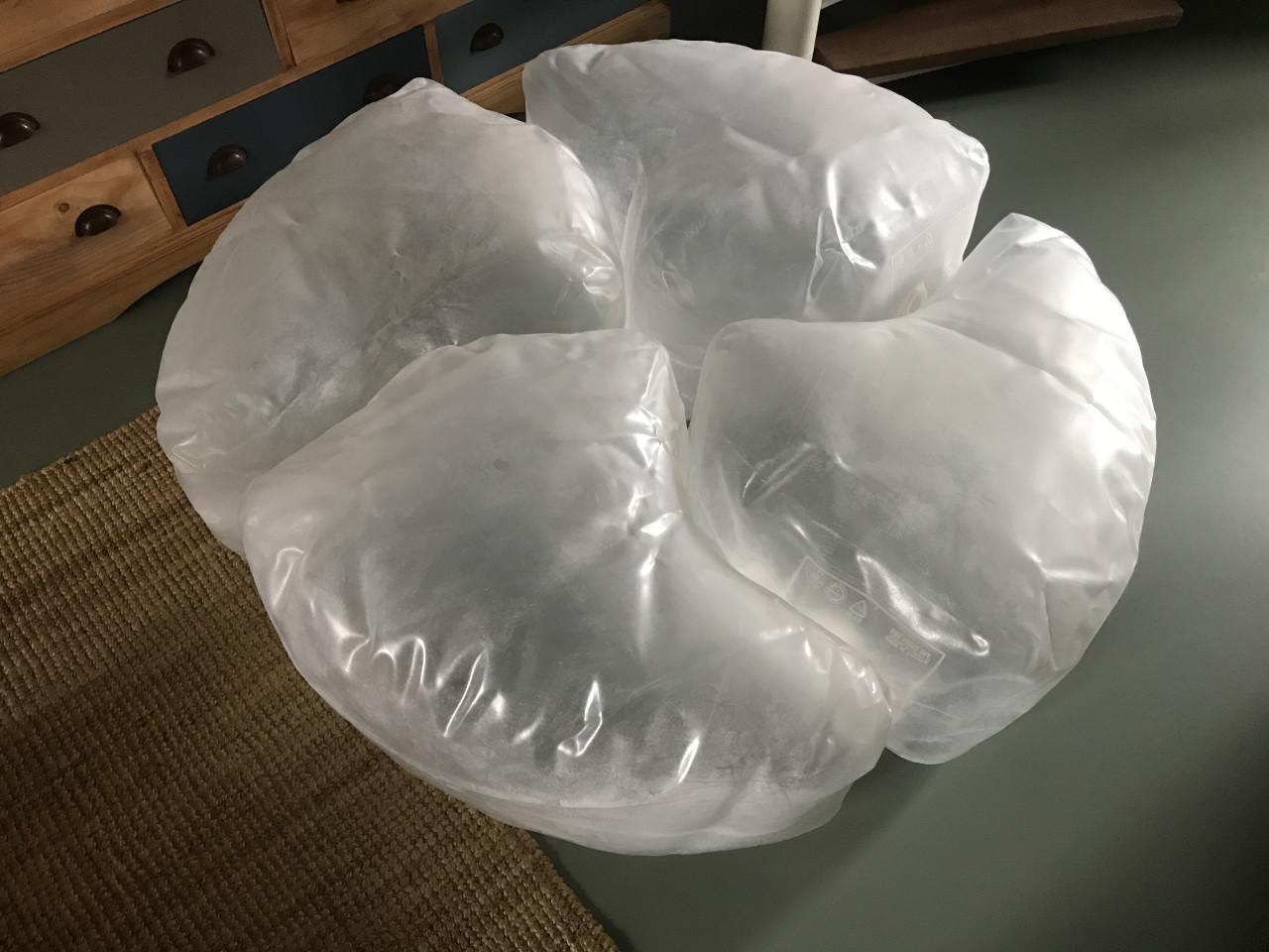 Rode grote opblaasbare poef