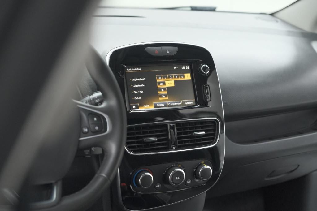 Renault Clio estate tce 90 limited | trekhaak | apple carplay | parkeersens