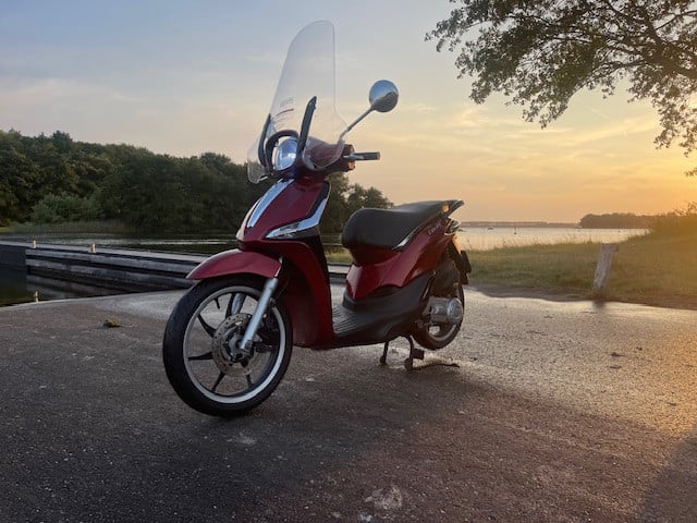 Piaggio Liberty 50 I-Get | 2017 | Bordeauxrood | Windscherm