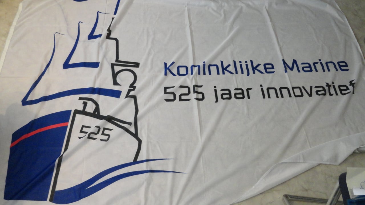 Vlaggen – Koninklijke Marine 525 jaar –zie foto’s Collectors item
